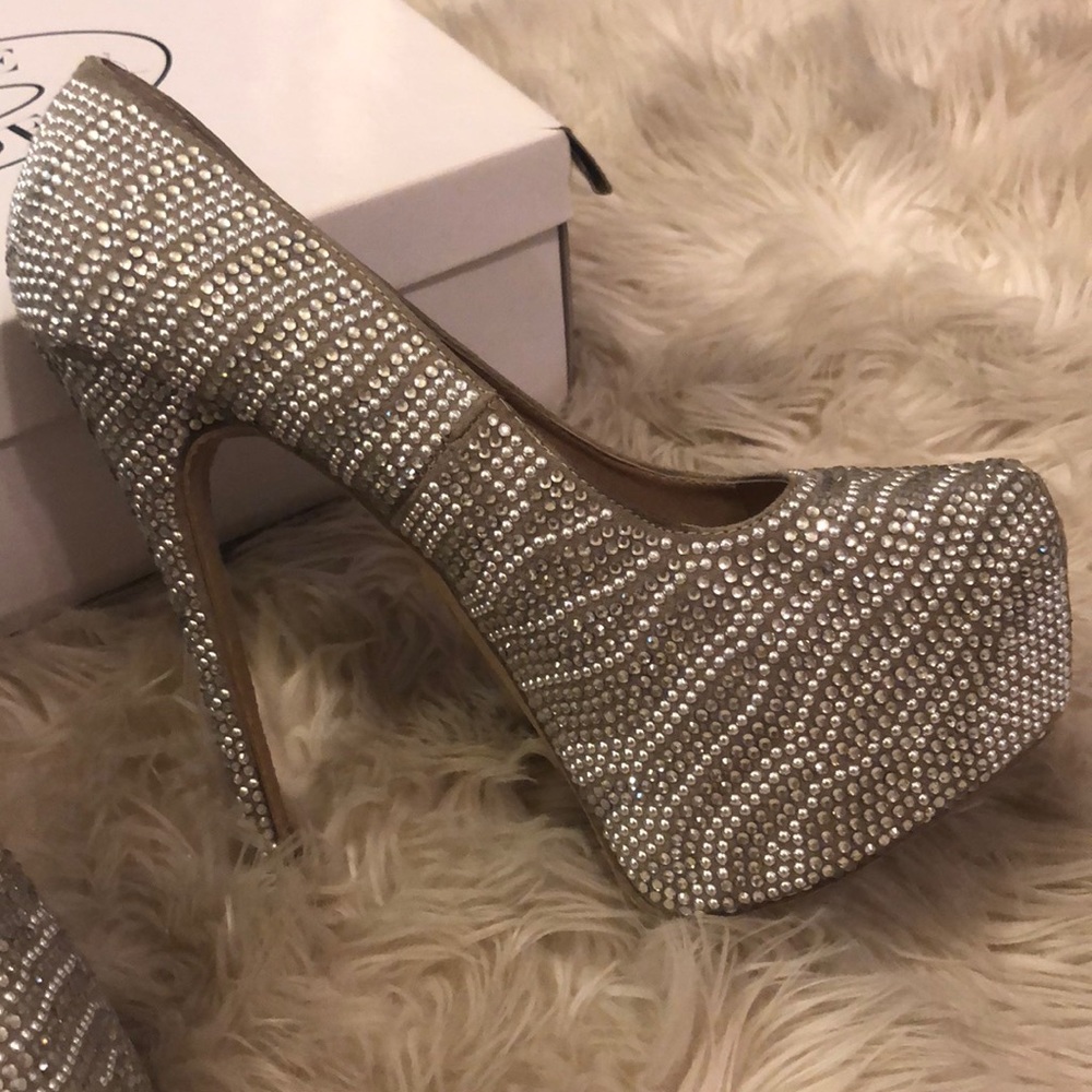 Steve Madden - Picture 2 of 5